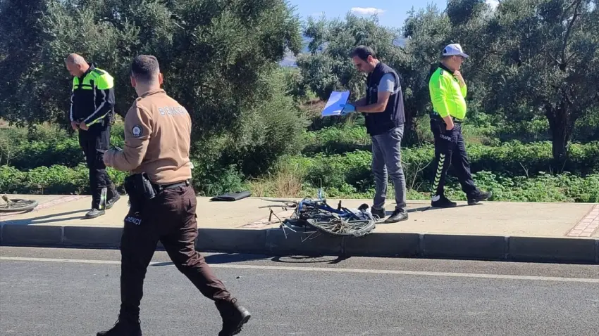 İzmir’de feci kaza: Pikabın çarptığı bisikletli hayatını kaybetti - Fotoğraf 1