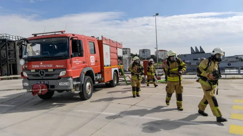 İzmir’de 100 yeni itfaiyeci zorlu eğitimlerle göreve hazırlanıyor - Fotoğraf 1