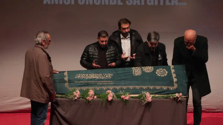 Müzisyen Soner Olgun son yolculuğuna uğurlandı haberinin görseli