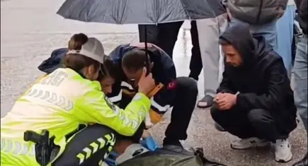 İçişleri Bakanı Mustafa Çiftçi’den İnegöl'de yaralı genci yağmurdan koruyan polise teşekkür