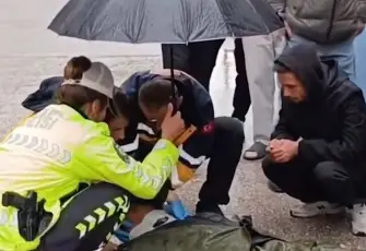 İçişleri Bakanı Mustafa Çiftçi’den İnegöl'de yaralı genci yağmurdan koruyan polise teşekkür