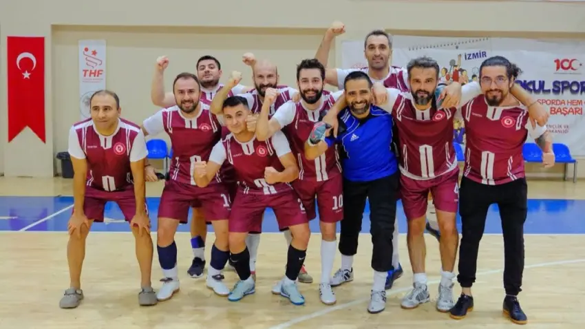 İKÇÜ personel futsal takımı İzmir şampiyonu oldu haberinin görseli