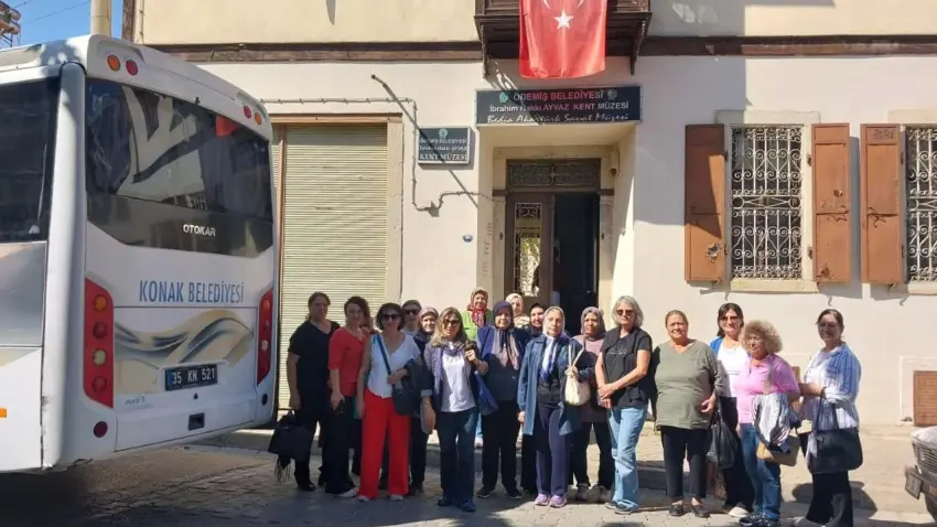 Konak Belediyesi’nden şehit aileleri ve gazilere kültür gezisi - Fotoğraf 2