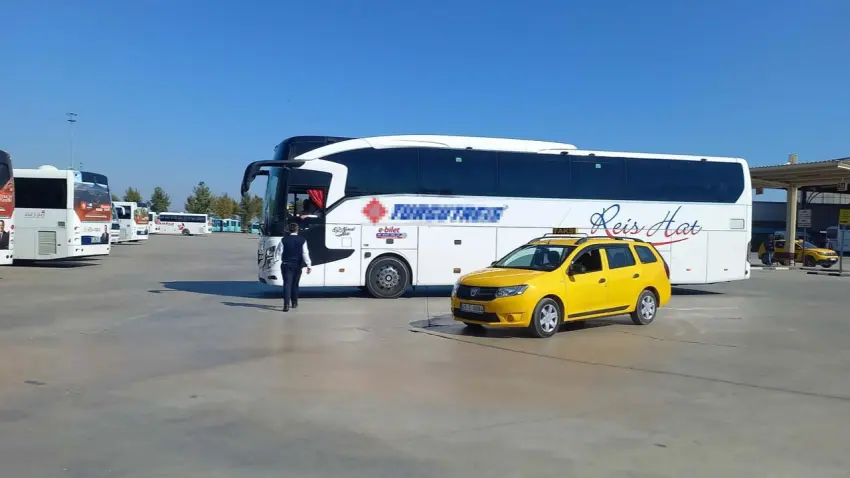 Manisa Otogarı’nda tahliye protestosu: Ana kapı 4 saat kapalı kaldı - Fotoğraf 1