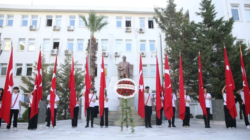 Karşıyaka’da Muhtarlar Günü kutlandı: Ünsal’dan dayanışma mesajı - Fotoğraf 1
