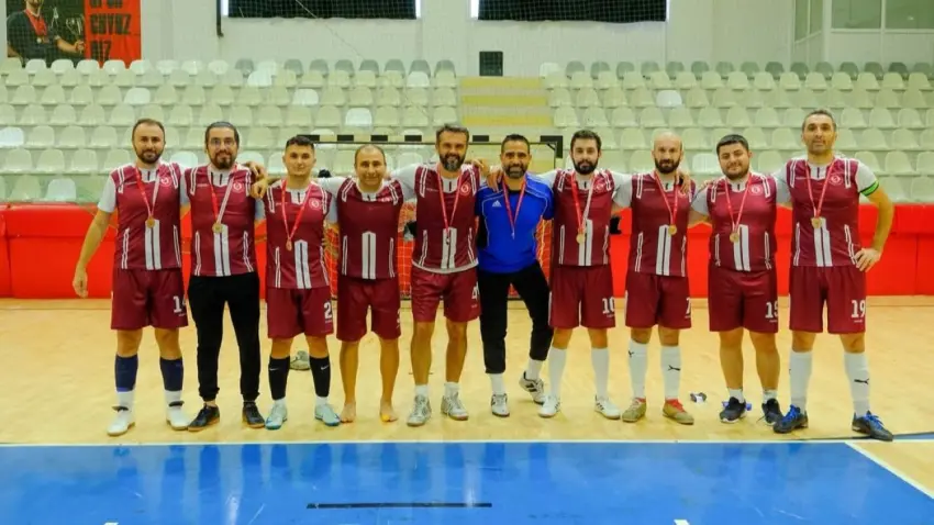 İKÇÜ personel futsal takımı İzmir şampiyonu oldu - Fotoğraf 1
