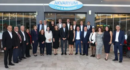 Çiğli’de 26 mahalle muhtarı Akvaryum Kafe’de bir araya geldi