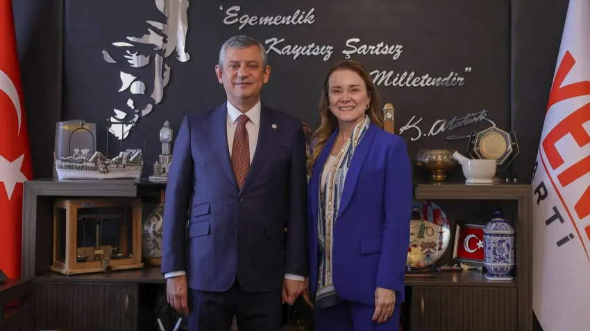 Konak Belediye Başkanı Nilüfer Çınarlı Mutlu, Özgür Özel’i ziyaret etti haberinin görseli