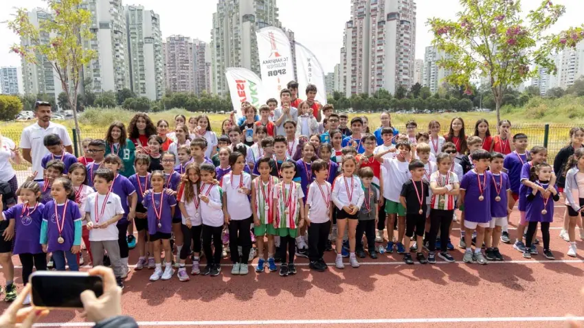 Karşıyaka’da Cumhuriyet coşkusu atletizm pistine taşınacak - Fotoğraf 1