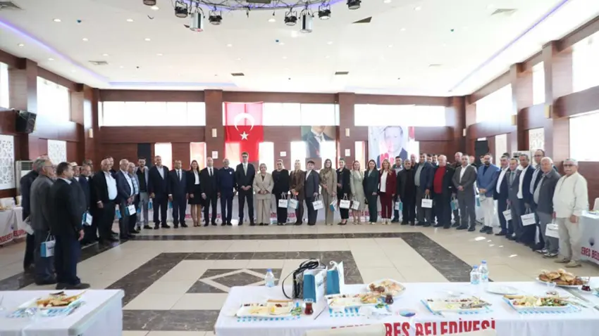 Menderes’te Muhtarlar Günü birlik ve beraberlik mesajlarıyla kutlandı - Fotoğraf 1
