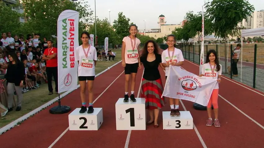 Karşıyaka’da Cumhuriyet coşkusu atletizm pistine taşınacak - Fotoğraf 2