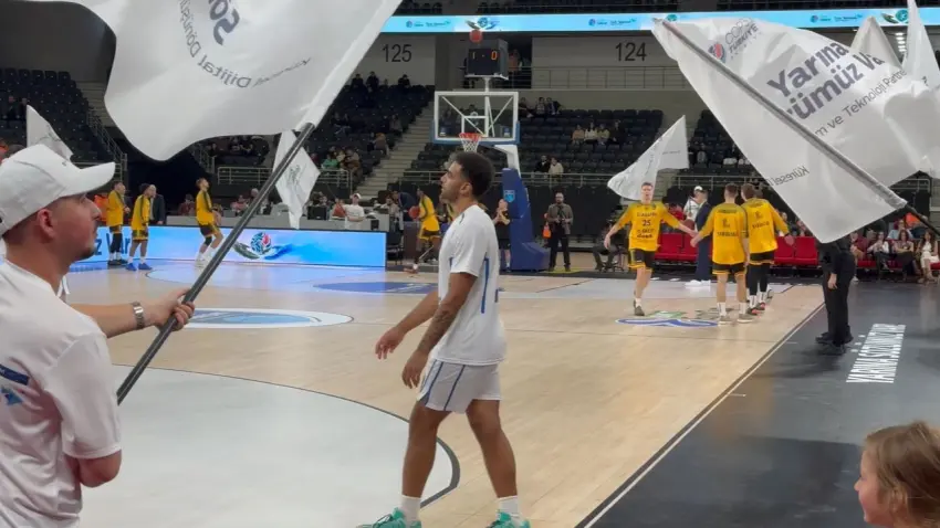 Türk Telekom’dan basketbol maçı öncesi geri dönüşümlü formalarla iklim farkındalığı - Fotoğraf 3