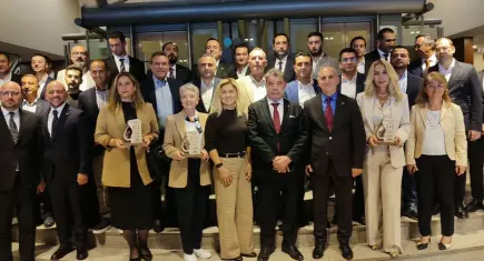 Mobilya ve kağıtta ihracatın yıldızları ödüllerini aldı