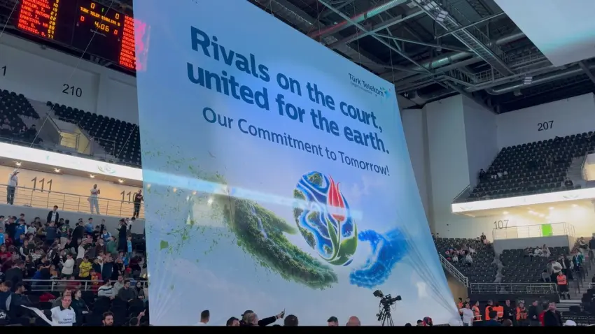 Türk Telekom’dan basketbol maçı öncesi geri dönüşümlü formalarla iklim farkındalığı