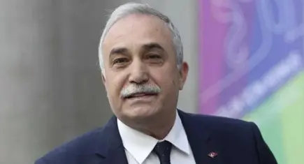 Ahmet Eşref Fakıbaba hem partisinden hem milletvekilliğinden istifa etti!