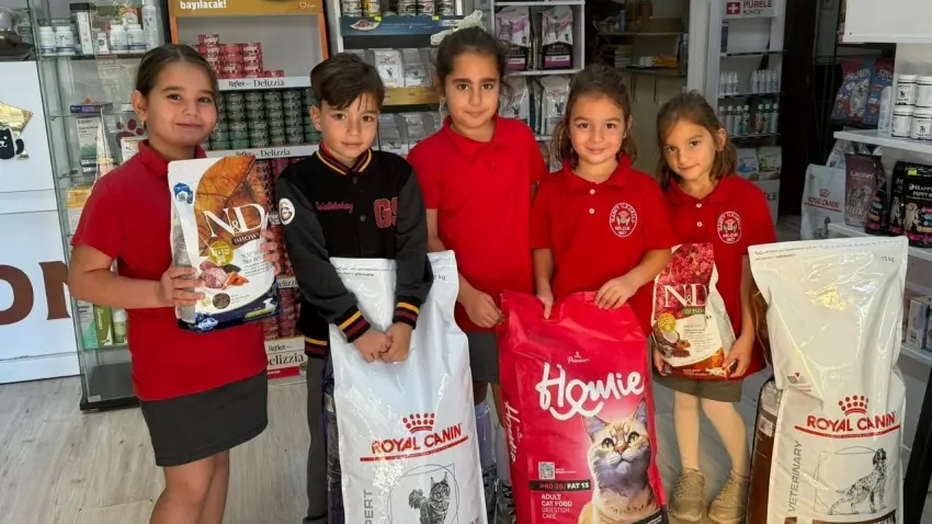 İzmir’de öğrencilerden örnek proje: Sokak hayvanları için fotoğraflarını satışa çıkardılar haberinin görseli