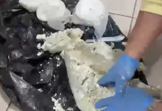 İzmir Otogarı’nda peynir bidonuna gizlenmiş 2 kilo 350 gram uyuşturucu ele geçirildi