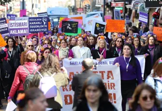 Kadınlardan 8 Mart tepkisi: Sokakları, meydanları doldurmaya devam edeceğiz