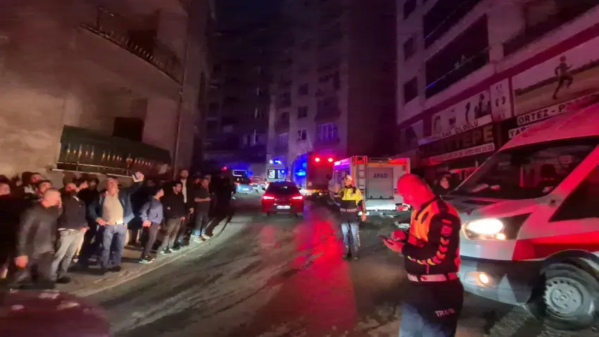 Zonguldak’ta iki katlı bina çöktü: 1 kişi öldü, 1 kişi yaralı kurtarıldı - Fotoğraf 2