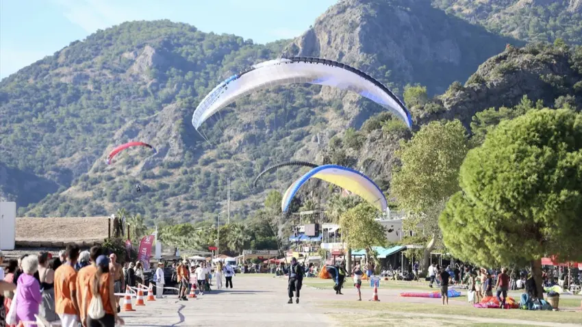 Ölüdeniz’de hava şöleni başladı: Binlerce sporcu Fethiye’de buluştu - Fotoğraf 3