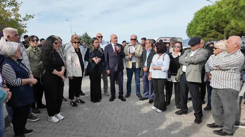 AK Parti'ye geçen Foça Belediye Başkanı Saniye Bora Fıçı’ya meclis protestosu - Fotoğraf 1
