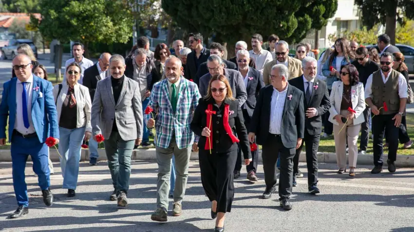 Cumhuriyet aydını Ahmet Taner Kışlalı, Güzelbahçe’de anıldı - Fotoğraf 1