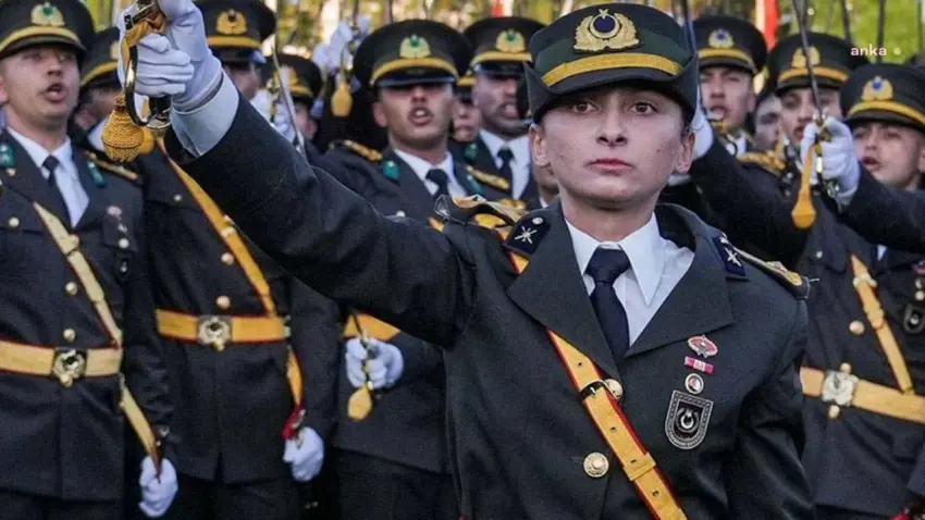 TSK’dan ihraç edilen teğmen Ebru Eroğlu’nun babasını işten çıkardılar - Fotoğraf 1