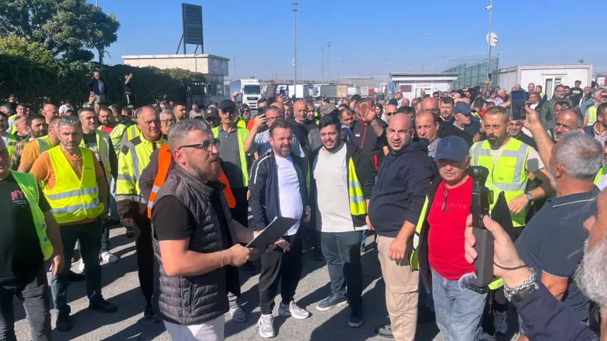 TIR şoförlerinden Kapıkule Sınır Kapısı'nda 4-5 günü bulan bekleme sürelerine protesto - Fotoğraf 4