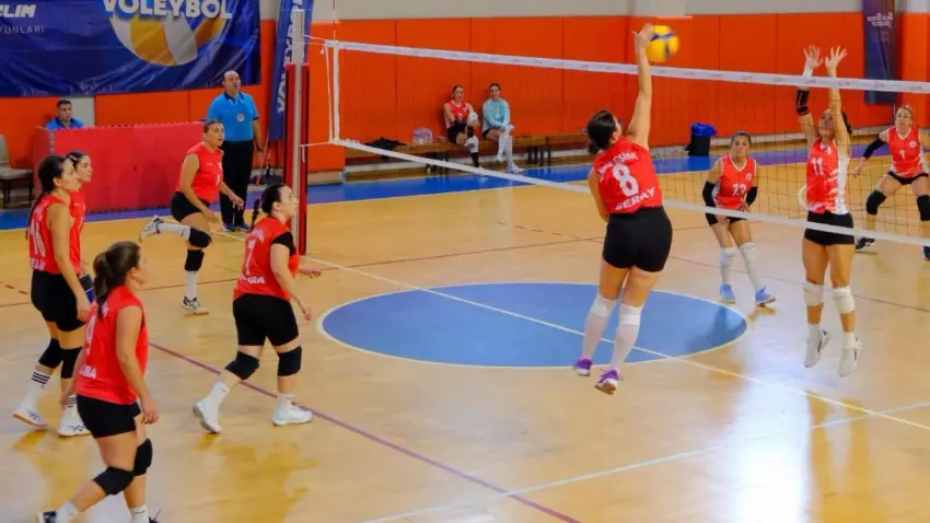 İzmir İl Millî Eğitim Müdürlüğü Kadın Voleybol Takımı’ndan ilk katılımda şampiyonluk! - Fotoğraf 1