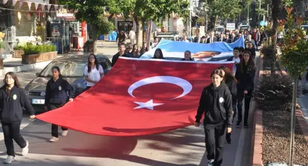 Ödemiş’te Cumhuriyet’in 103. yılı için bayrak yürüyüşü düzenlendi