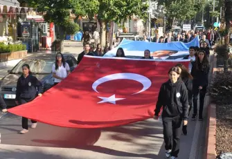 Ödemiş’te Cumhuriyet’in 103. yılı için bayrak yürüyüşü düzenlendi