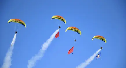 Ölüdeniz’de hava şöleni başladı: Binlerce sporcu Fethiye’de buluştu