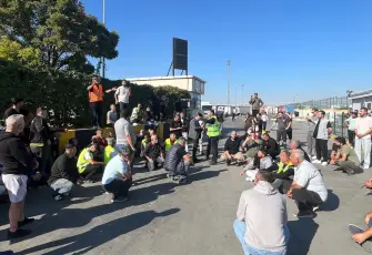 TIR şoförlerinden Kapıkule Sınır Kapısı'nda 4-5 günü bulan bekleme sürelerine protesto
