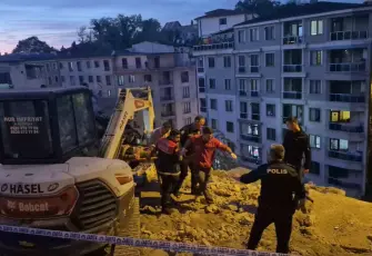 Zonguldak’ta iki katlı bina çöktü: 1 kişi öldü, 1 kişi yaralı kurtarıldı