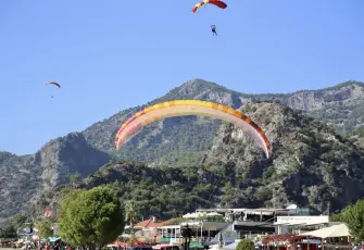 Fethiye Ölüdeniz’de gökyüzü şöleni sürüyor