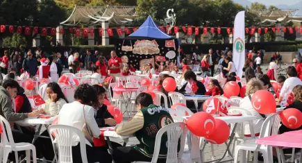 İzmir’de 180 öğrenci zeka oyunları turnuvasının finalinde buluştu