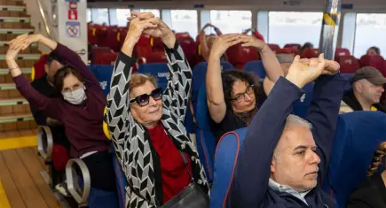 İzmir’de vapurda güne sporla başlıyorlar: Körfez manzarası eşliğinde ‘Günaydın Sporu’