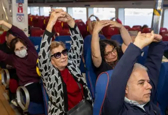 İzmir’de vapurda güne sporla başlıyorlar: Körfez manzarası eşliğinde ‘Günaydın Sporu’