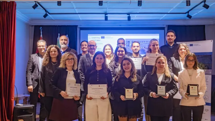 İzmir’de yeşil dönüşüm eğitimi tamamlandı: 50 kişi sertifika aldı haberinin görseli