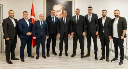 Karşıyaka yönetiminden Başkan Cemil Tugay’a ziyaret