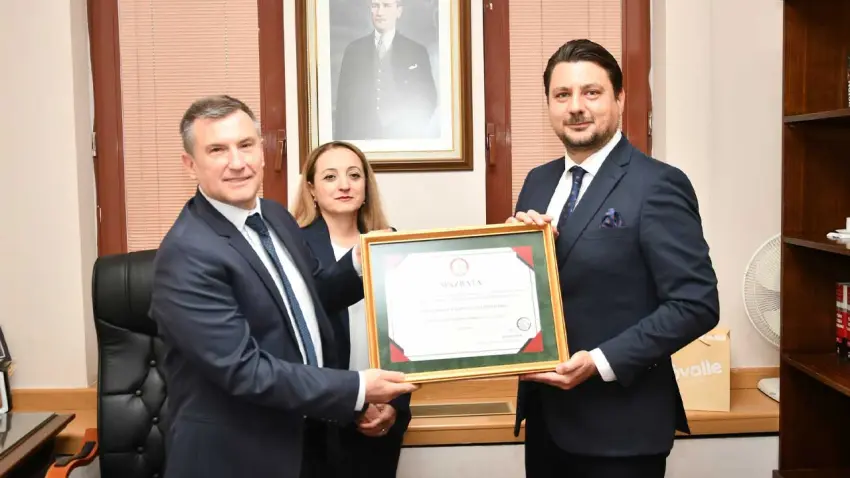 İzmir Barosu’nda Serhat Sökmen dönemi resmen başladı - Fotoğraf 1