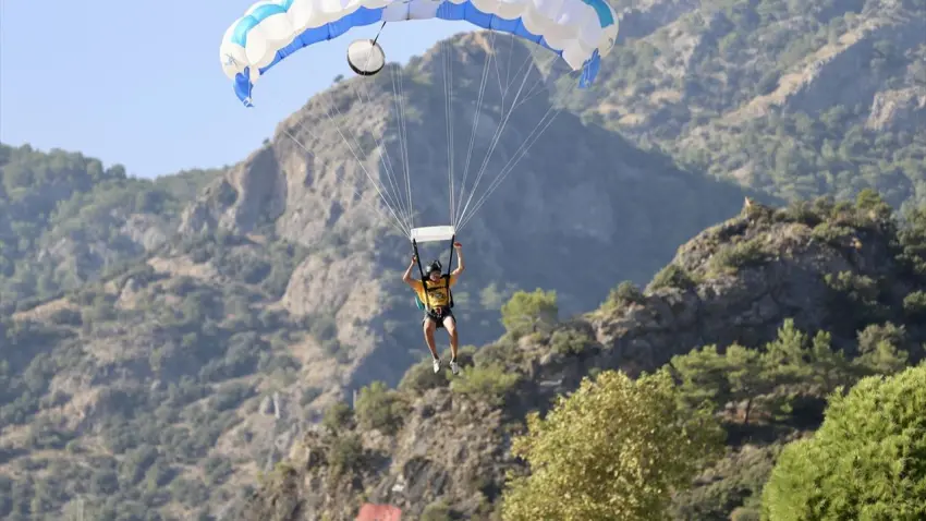 Fethiye Ölüdeniz’de gökyüzü şöleni sürüyor - Fotoğraf 3