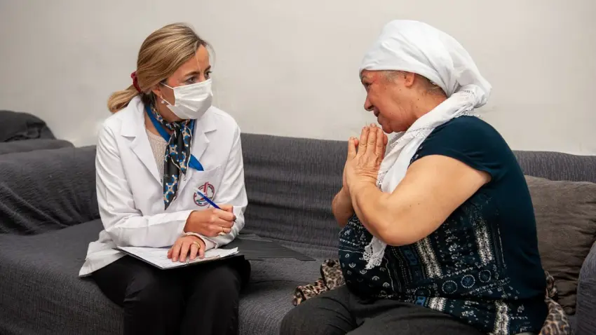 Karşıyaka’da yüzlerce kişiye ücretsiz sağlık desteği - Fotoğraf 2
