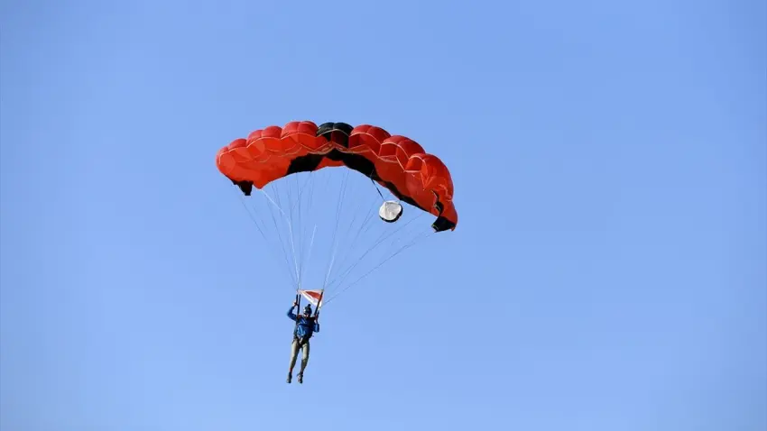 Fethiye Ölüdeniz’de gökyüzü şöleni sürüyor - Fotoğraf 1