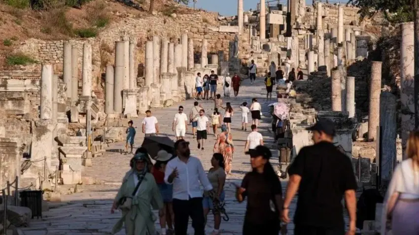 Yerli turist ikinci çeyrekte 155 milyar TL harcadı: En çok akraba evinde kalındı haberinin görseli