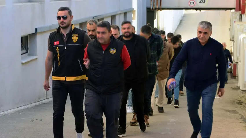 76 kurgu kazayla sigorta şirketlerini soydular: Adana merkezli 7 ilde sahte kaza operasyonu