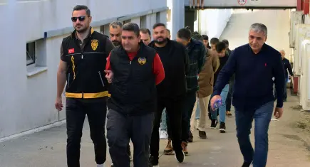 76 kurgu kazayla sigorta şirketlerini soydular: Adana merkezli 7 ilde sahte kaza operasyonu