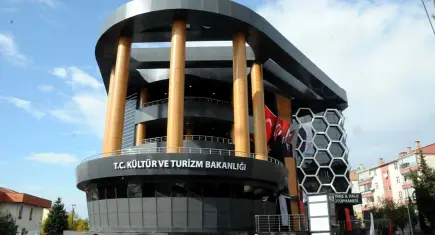 Edirne’ye 160 bin kitap kapasiteli yeni kütüphane açıldı