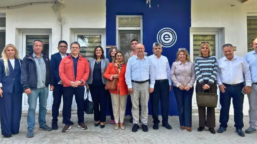 EÜ üst yönetimi ve meslek yüksekokulu müdürleri Urla’da buluştu haberinin görseli
