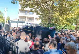 İzmir'de nişanlısı tarafından öldürülen Özge son yolculuğuna uğurlandı